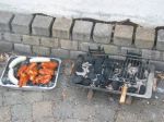 Foto:
De kleine BBQ is vast volgedonderd met wat kip-spareribs